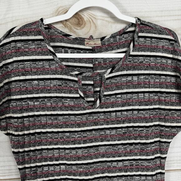 Fashion Magazine Black & Gray Striped Curved Hem Short Sleeve Top Size Medium - Picture 2 of 5